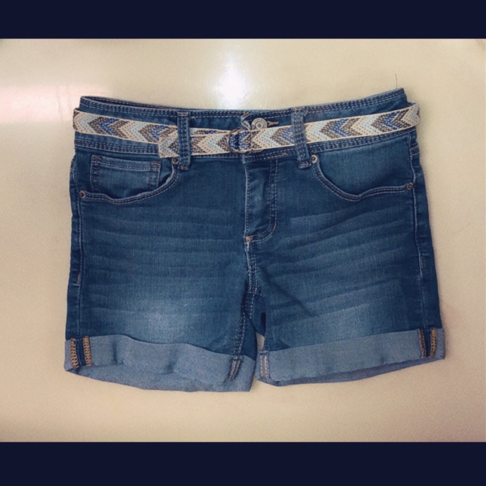 Blue jean shorts with belt